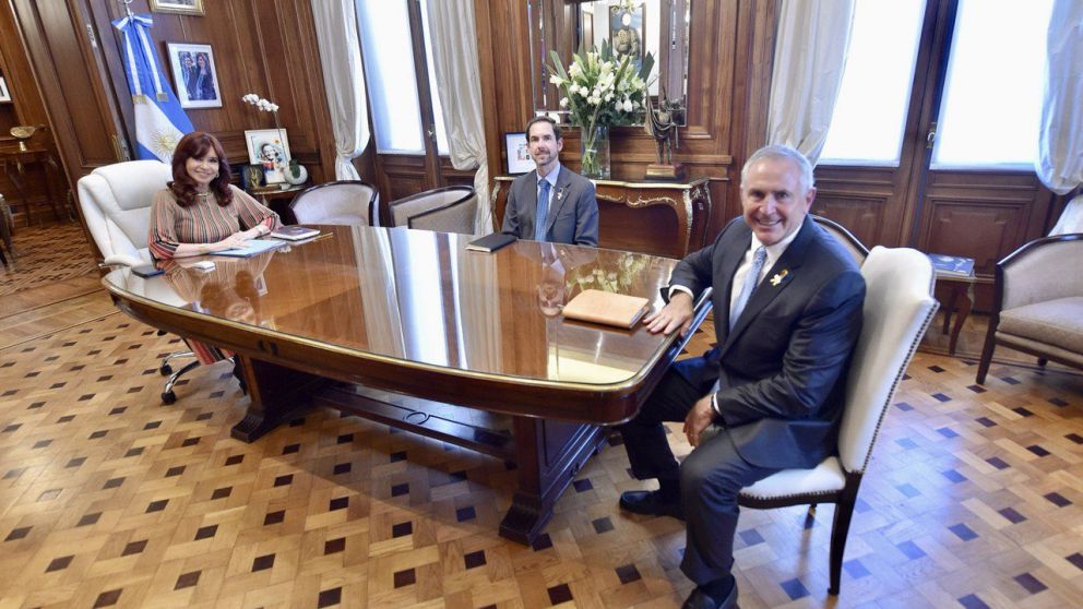 Por convencimiento o estrategia, suma adeptos el Fondo para cancelar la deuda con el FMI