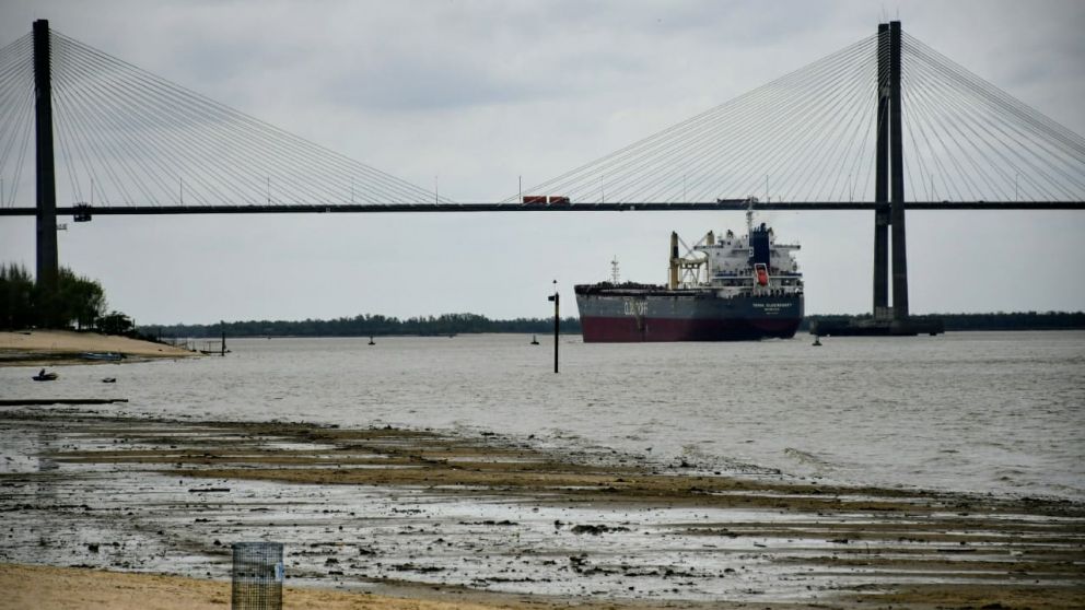 Empresarios reclaman que se mejore urgente la navegabilidad de la hidrovía