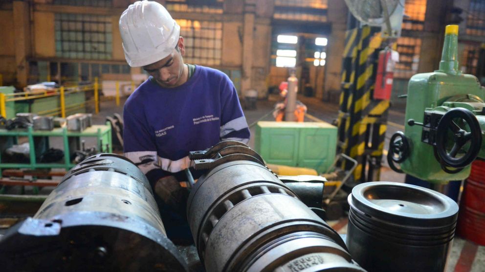 La industria no encuentra piso, por el bajo consumo y la importación