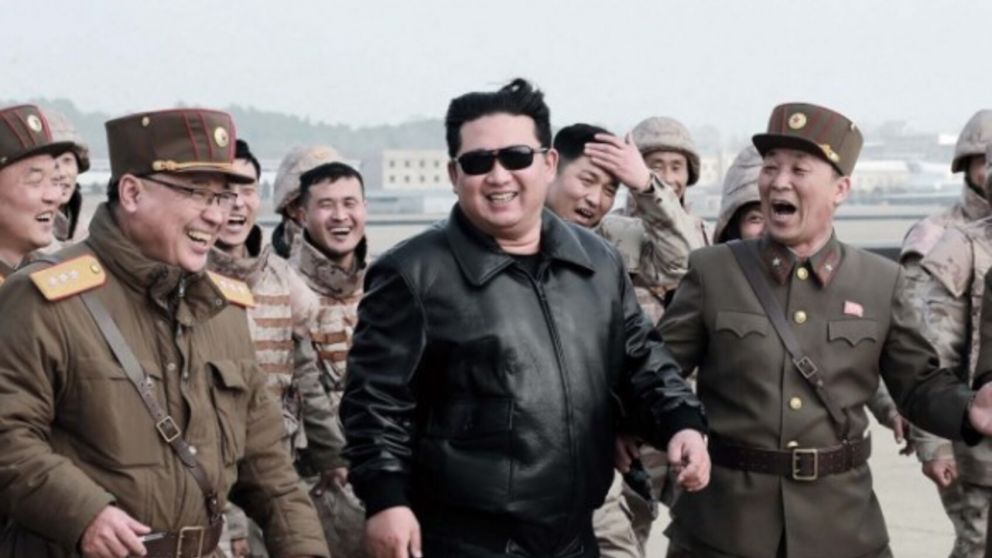 Misil de Corea del Norte y una presentación de película