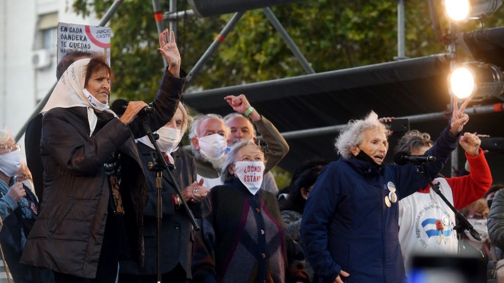 Taty Almeida en el acto del que participaron Madres de Plaza de Mayo Línea Fundadora