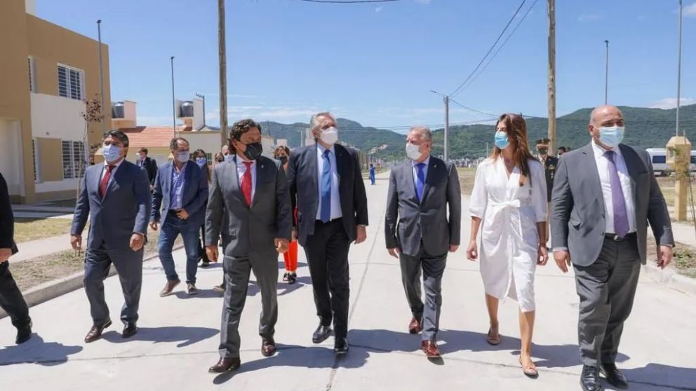 En Salta, Alberto hizo entrega de la vivienda número 40 mil