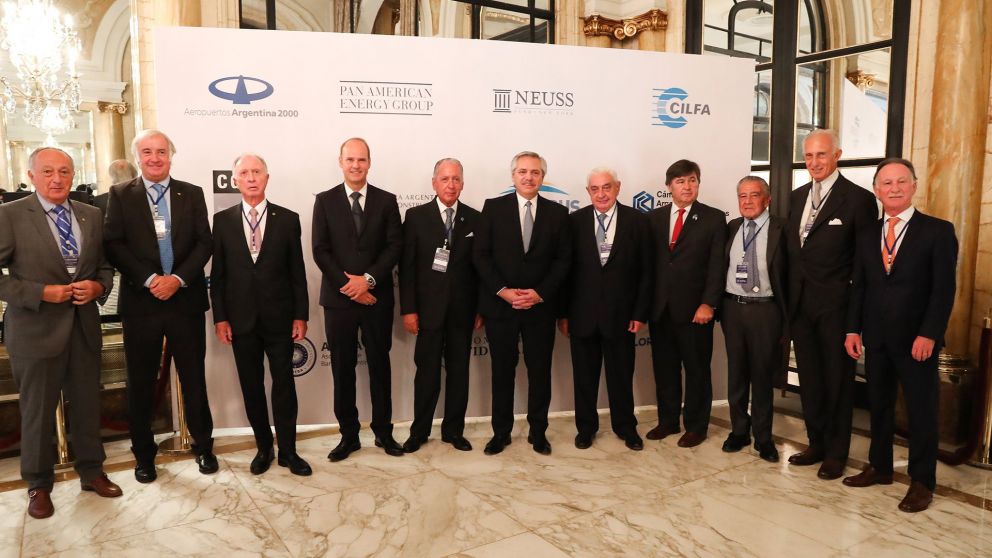 Las grandes empresas esperan que el Gobierno tome medidas antes de plantar bandera