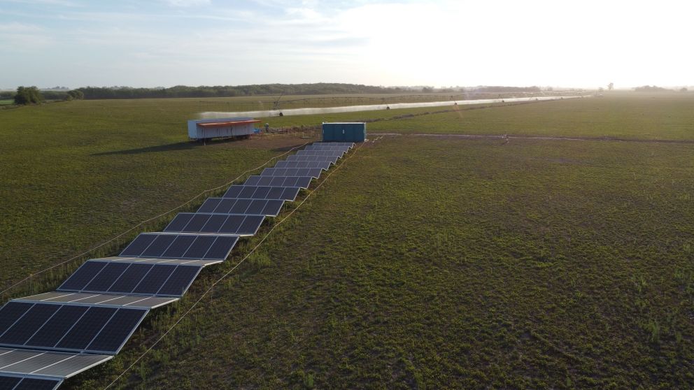 Buscan implementar un sistema de riego solar móvil