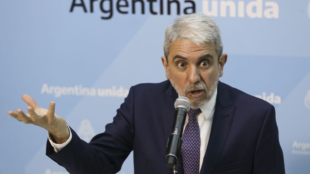 An�bal volvi� a cruzar al "Cuervo" Larroque, dos d�as despu�s de la discusi�n que tuvieron por Twitter