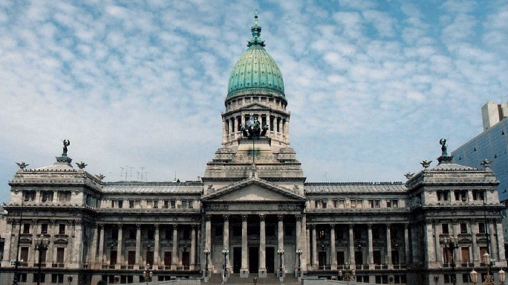 El déficit primario escaló 98% interanual en febrero, según informe del Congreso