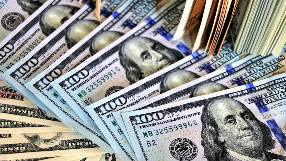 Los inversores miran dos bonos "hard dollar"