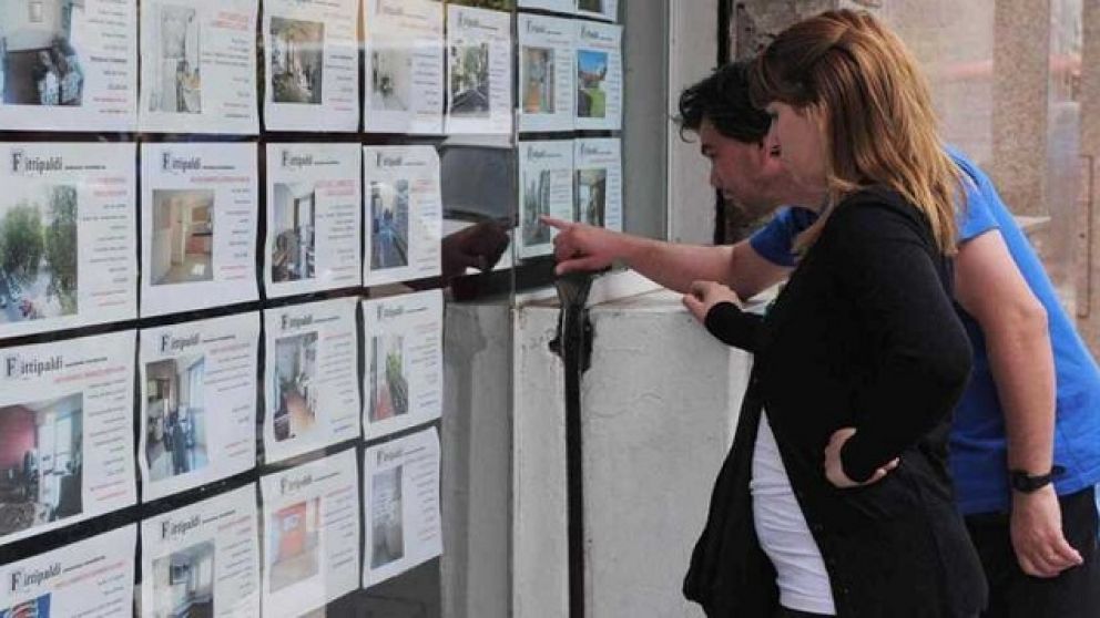 El derrumbe de los precios de los departamentos no para: bajaron 16% en dólares en el primer bimestre