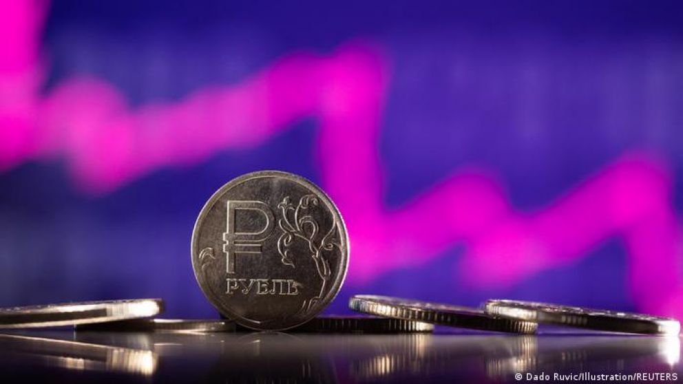 Medidas que tomó Rusia para contener la caída: elevar la tasa de interés del 9,5% al 20%, la venta obligatoria del 80% de las divisas que perciben los exportadores y limitar la salida de capitales