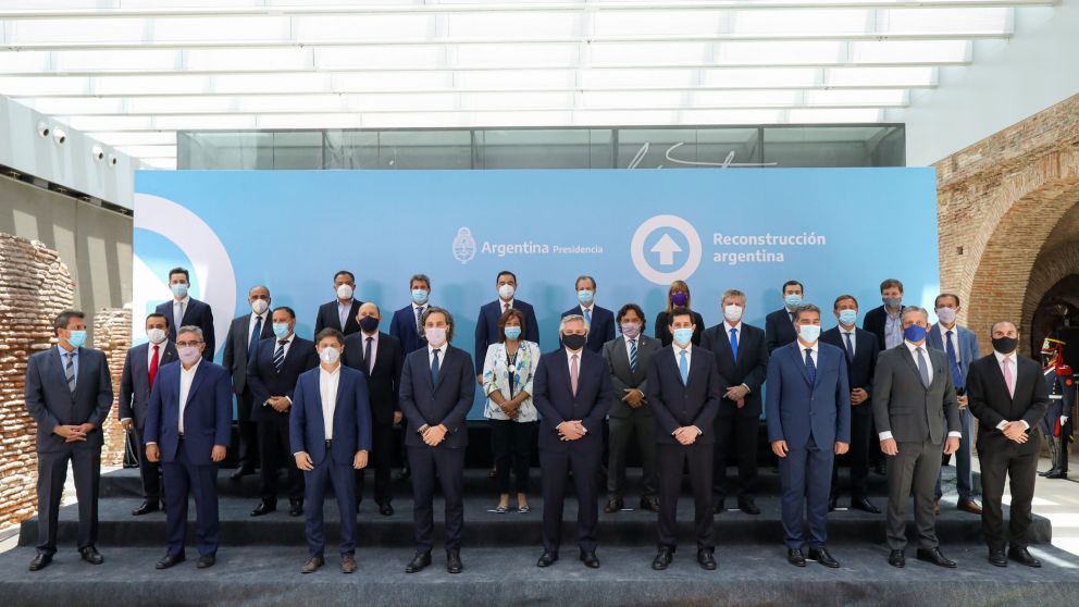 Alberto, con apoyo de gobernadores