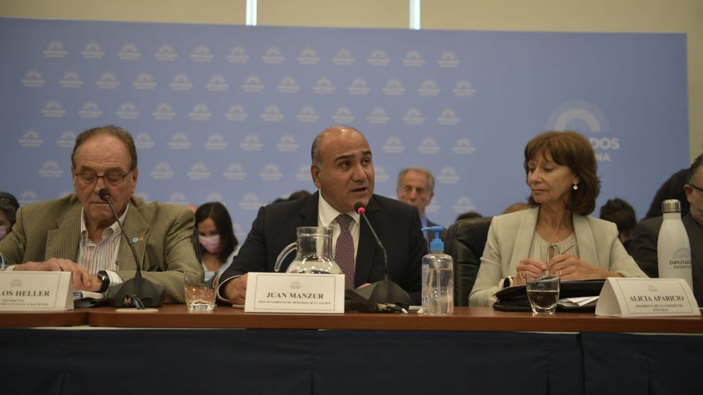 Manzur, flanqueado por los diputados Heller y Aparicio