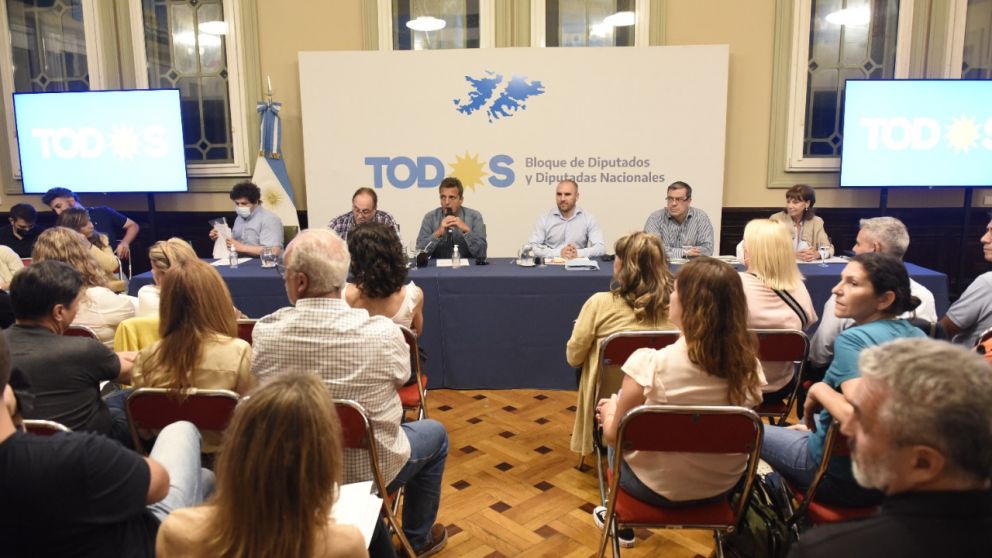 Martín Guzmán se reunió con el bloque de diputados oficialista en la previa del debate del acuerdo con el FMI