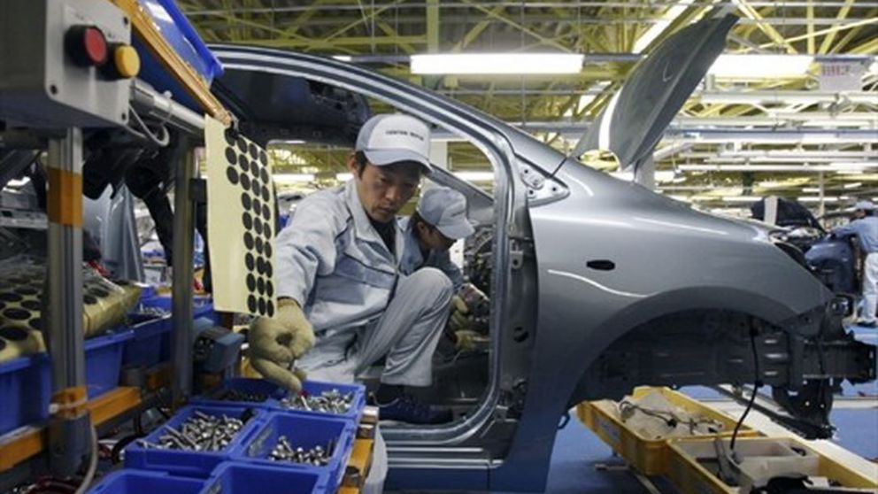 Un proveedor clave de Toyota apagó su red informática y la automotriz debió cerrar sus 13 fábricas en Japón
