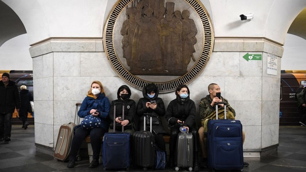 Cinco familias argentinas fueron rescatadas del sótano de la embajada en Ucrania