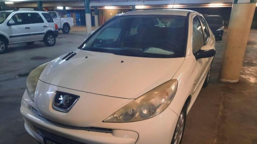 Para pujar por uno de los modelos, hay que seguir una serie detallada de pasos