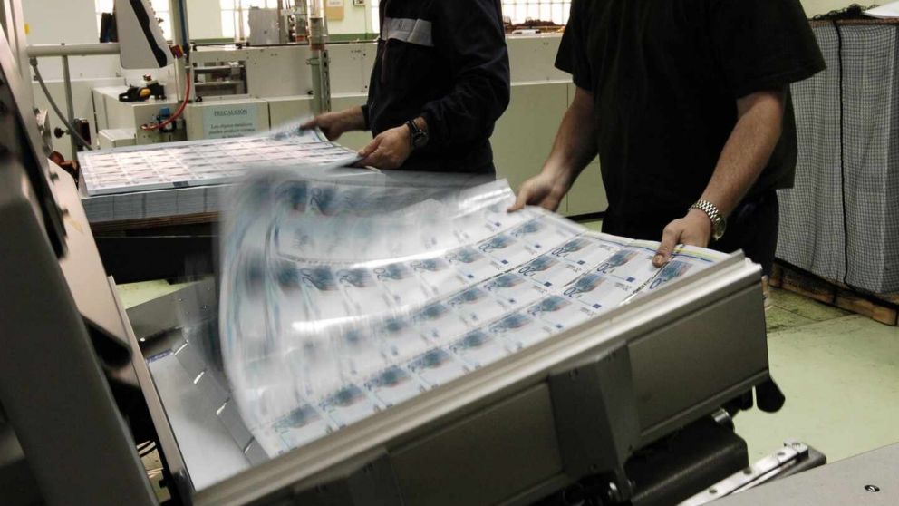 Imprimir billetes de mayor denominación permitiría ganar en costos