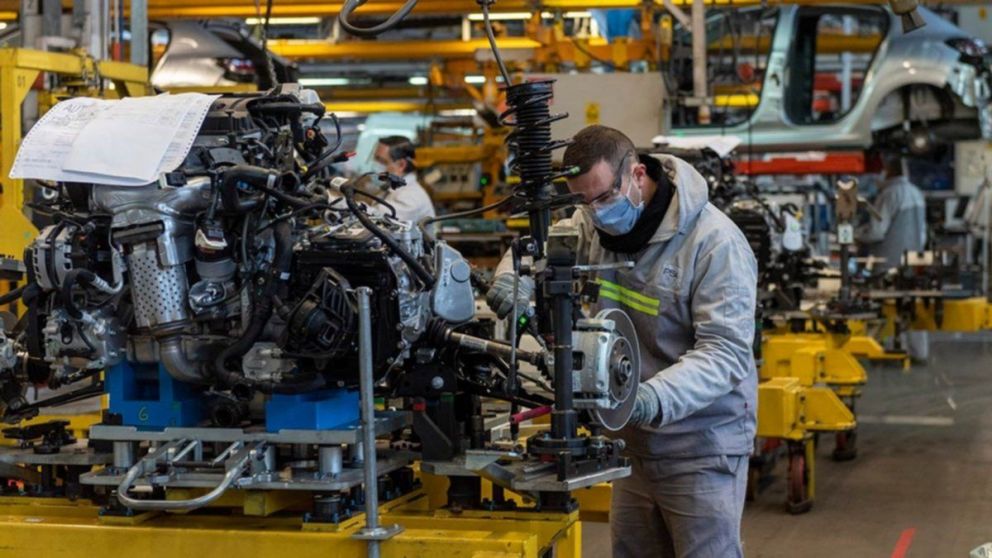 La industria afloj� en enero, por vacaciones, contagios y cortes de luz