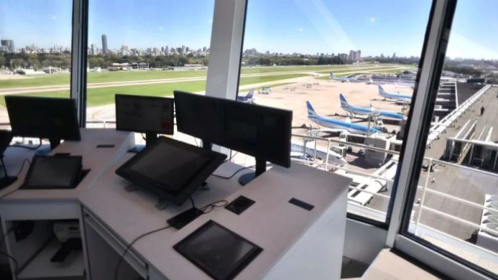 Paro de controladores: reprograman 370 vuelos y hay 47.000 pasajeros afectados