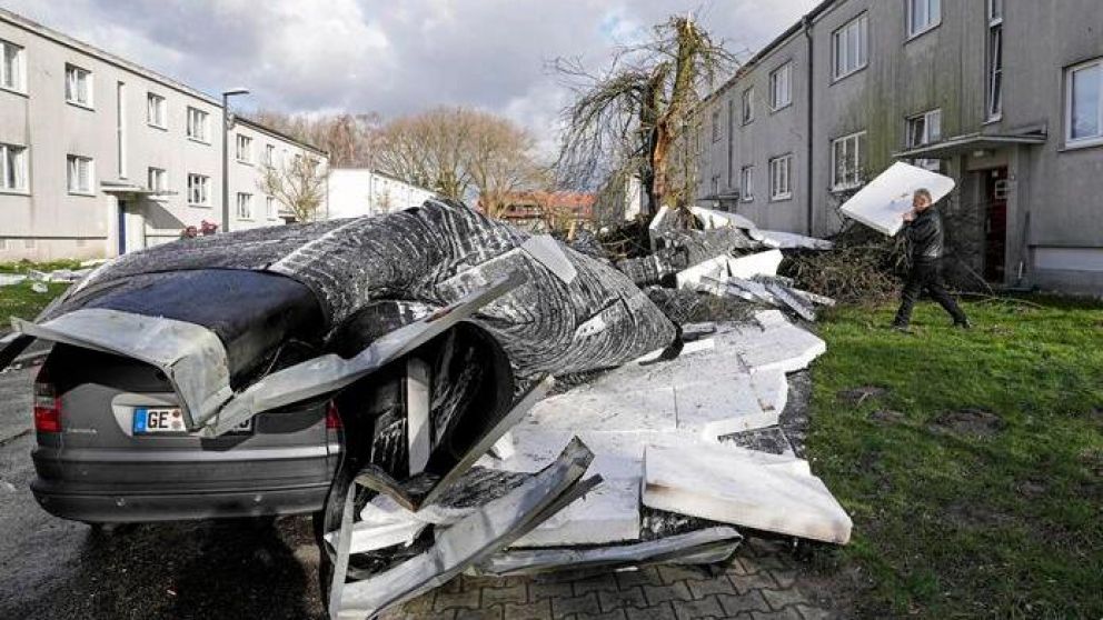 Dos conductores murieron en Alemania al caer árboles sobre sus vehículos