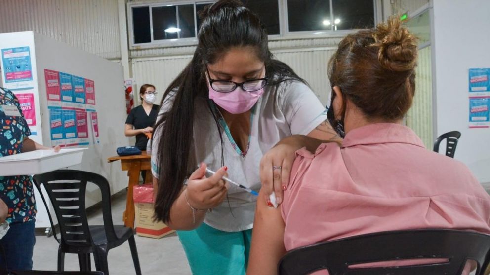 Confirmaron cuándo se empezará a dar la cuarta dosis a personas de riesgo de CABA