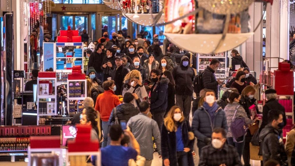 Los estadounidenses siguieron gastando durante la más reciente ola de covid-19