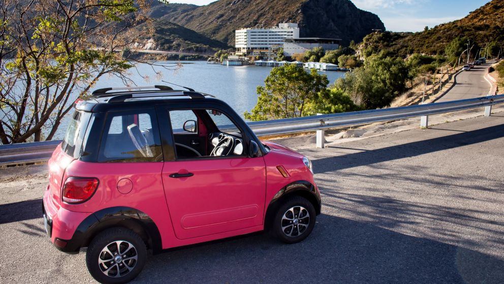 ¿Auto de Barbie? no, es Tito, el coche 100% eléctrico hecho en San Luis que se consigue en una amplia gama de colores