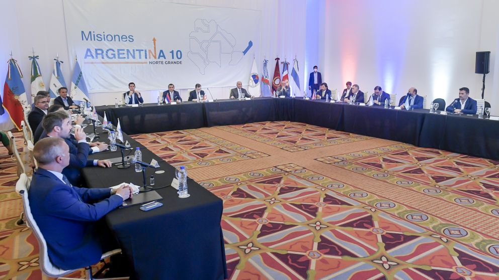 El jefe de Gabinete, Juan Manzur, encabezó la reunión con los gobernadores