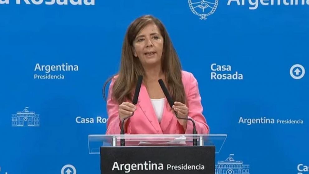 Gabriela Cerruti en conferencia de prensa
