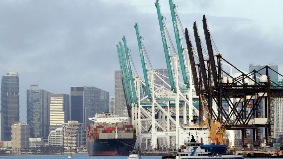 EEUU tuvo un déficit comercial récord el año pasado