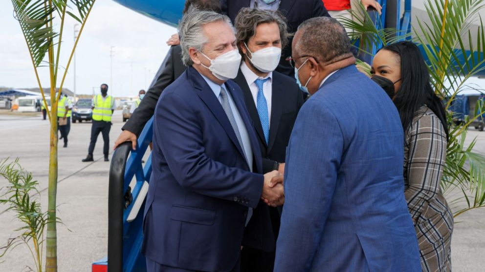 Alberto arribó esta tarde a Barbados donde mañana se reunirá con la primera ministra Mia Mia Mottley