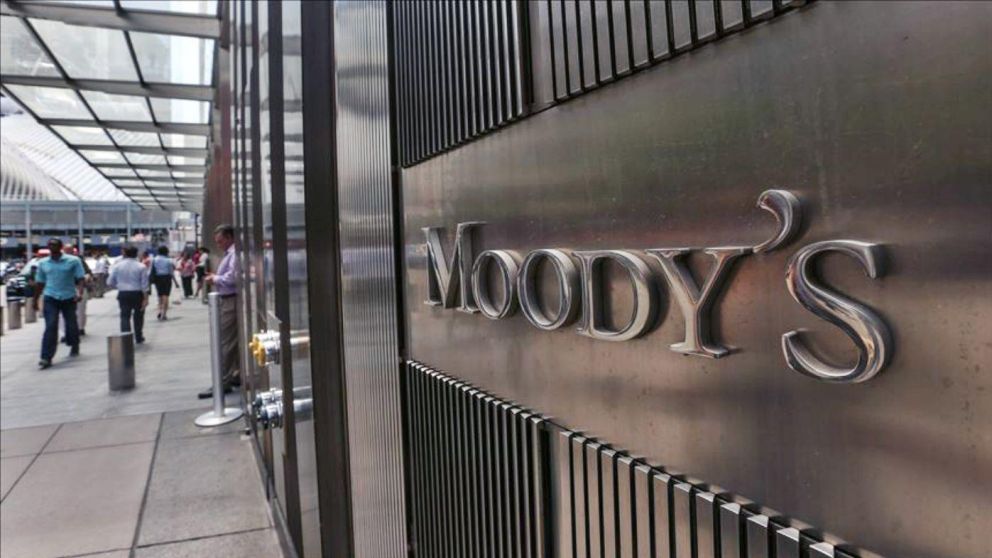 Suba de tasas de la FED golpeará a emergentes dice Moody´s