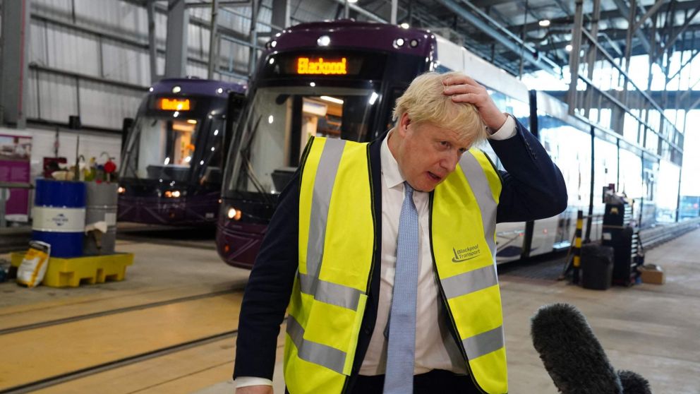 Boris Johnson ordenó tomar medidas para morigerar el efecto de los aumentos