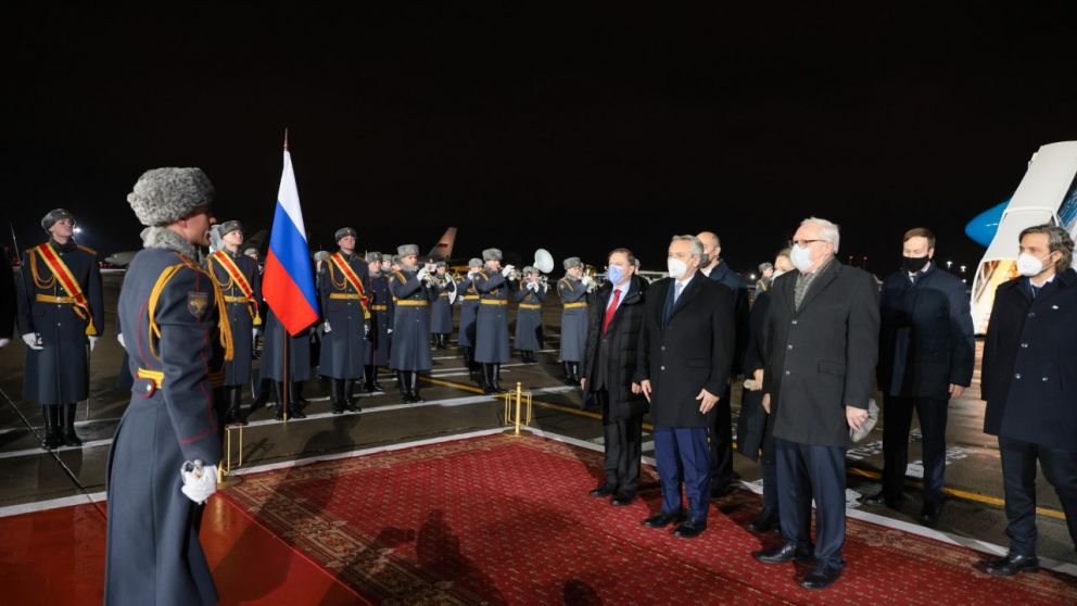 Alberto arribó a Moscú y mañana se reunirá con su par ruso, Vladimir Putin en el Kremlin