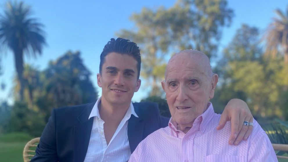 Tomás Garracino junto a su abuelo Salvador, el inmigrante italiano que creó Freddo