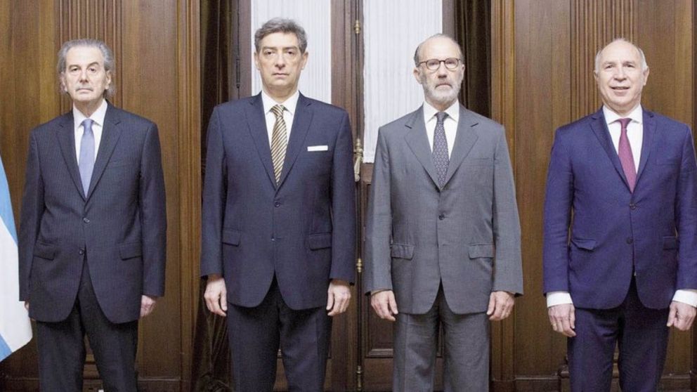 Organizaciones de DDHH, sociales y sindicales, marchan este martes contra la Corte Suprema