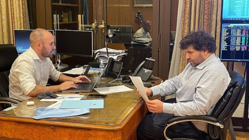 El programa "va a exceder un poco en el total de la deuda cuando se cierre", adelantó