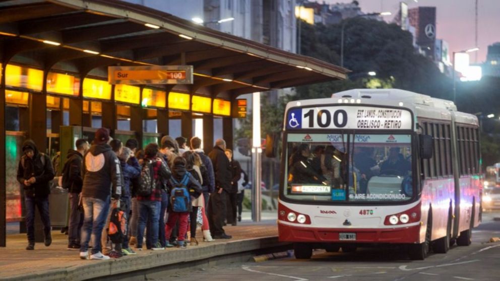 Colectivos, subtes y peajes aumentan sus tarifas: precios confirmados