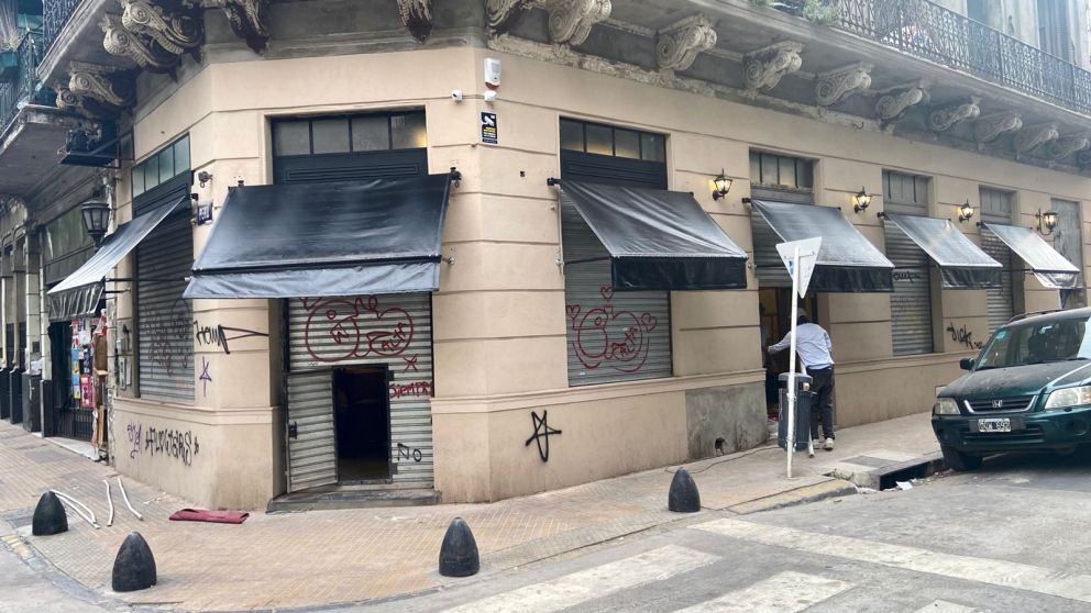En la esquina de Chile y Perú, vuelve a abrir sus puertas el bar Saeta, el que nunca dormía