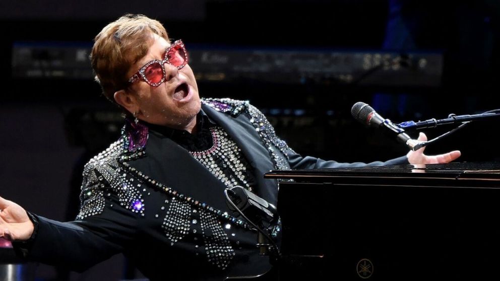 Elton John afirmó que "afortunadamente" está completamente vacunado