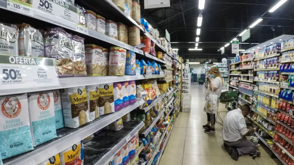 Empresas van por aumentos fuera de programas