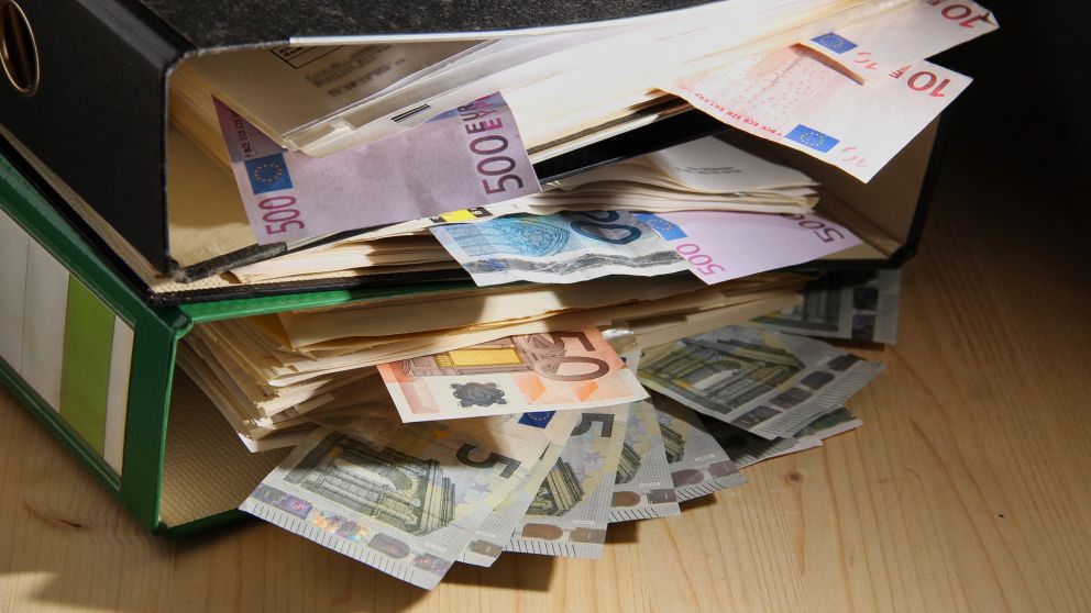 El impuesto a los ricos podría comprar vacunas suficientes para toda la población, aseguraron