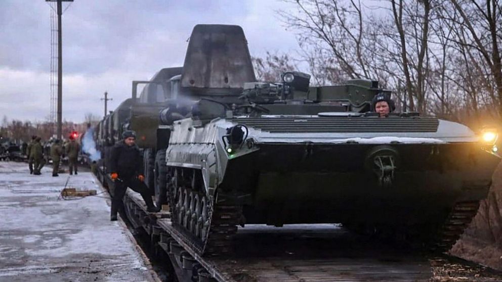 El despliegue de tropas rusas continúa en las fronteras con Ucrania