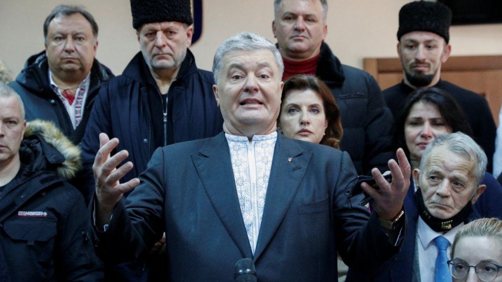 Poroshenko habló ante seguidores que protestaron frente al tribunal