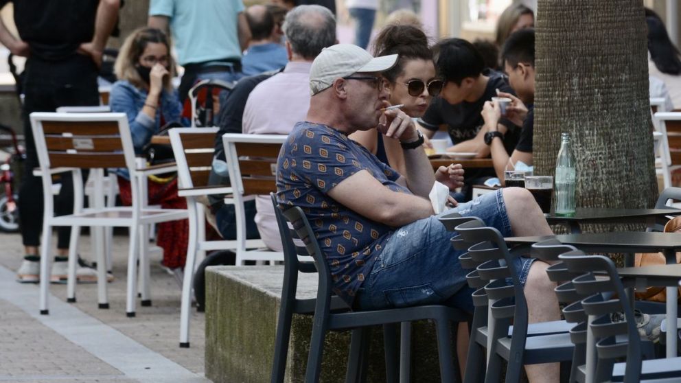 Las partículas de coronavirus podrían viajar dentro del humo de los cigarrillos