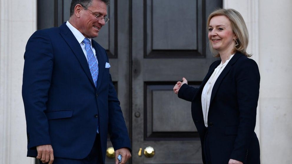 Liz Truss recibe ayer a Maros Sefcoviv para reactivar el diálogo