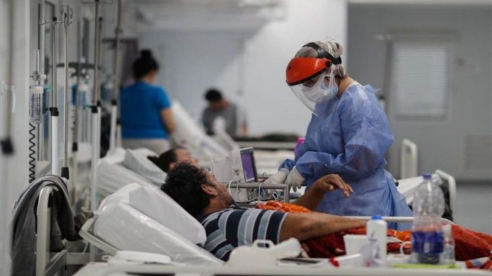 Cámera cree que Ómicron debería considerarse como otra enfermedad: "Covid 21 o 22"