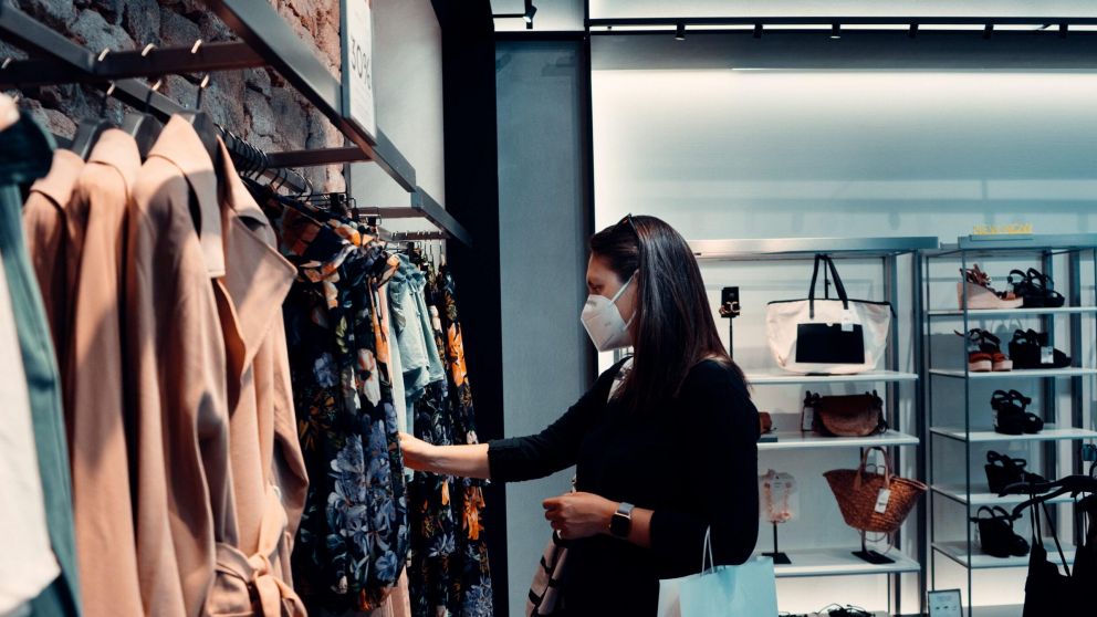 Entre las categorías más destacadas, se encuentran Ropa y artículos deportivos y de recreación, y Jugueterías y artículos de librerías