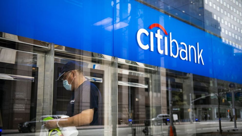 Los trabajadores tienen plazo hasta el 14 de enero para vacunarse
