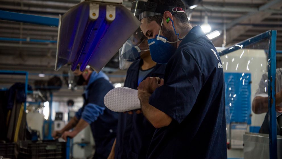 La UIA le pidió a Kulfas permiso para hacer test adentro de las fábricas
