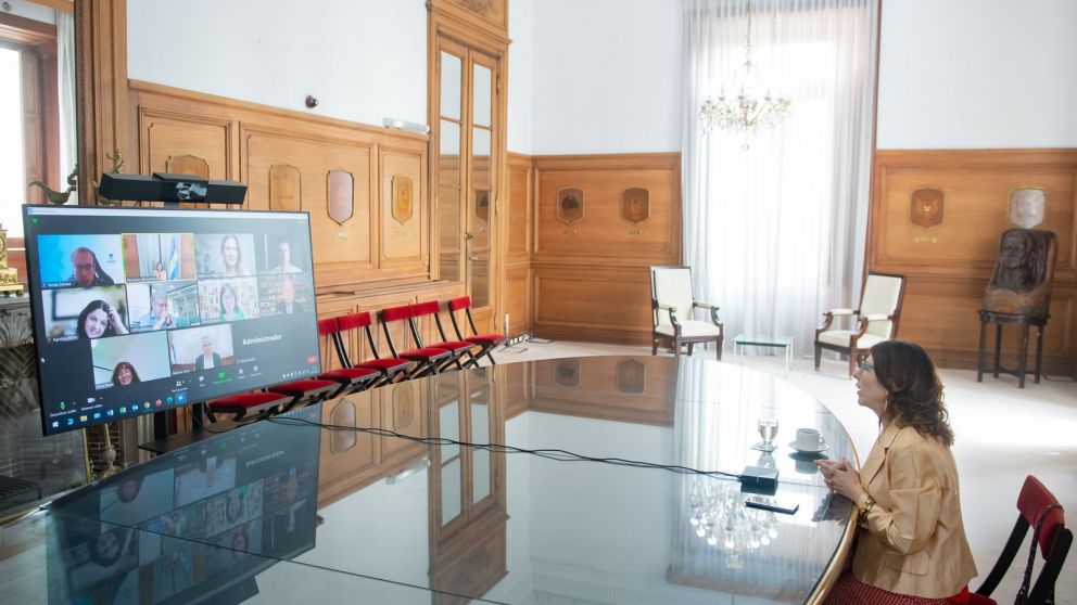 Batakis, desde Casa Rosada, fue la anfitriona del encuentro virtual con la UIA
